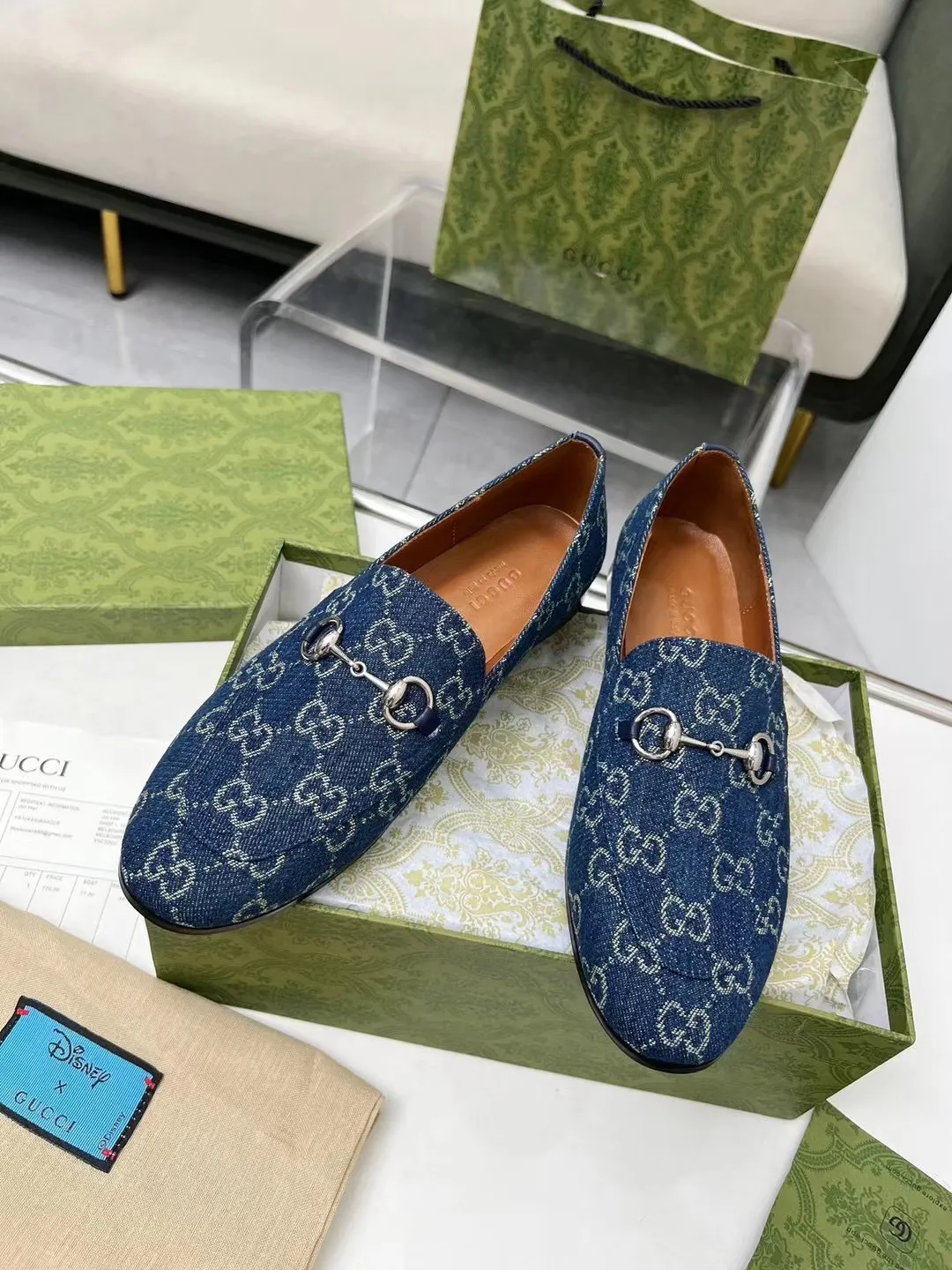 👟👟Ex-factory price 400👟👟 Genuine leather sole +50 Men +20 GUCCI's latest fabric, double G side, electric embroidered large double G, chasing fashion, special matching, worth owning, super comfortable on the feet, generous and decent. Heel height 2Cm. Multiple colors to choose from: sizes 35-42, the picture above is a big seller. Male 38-46